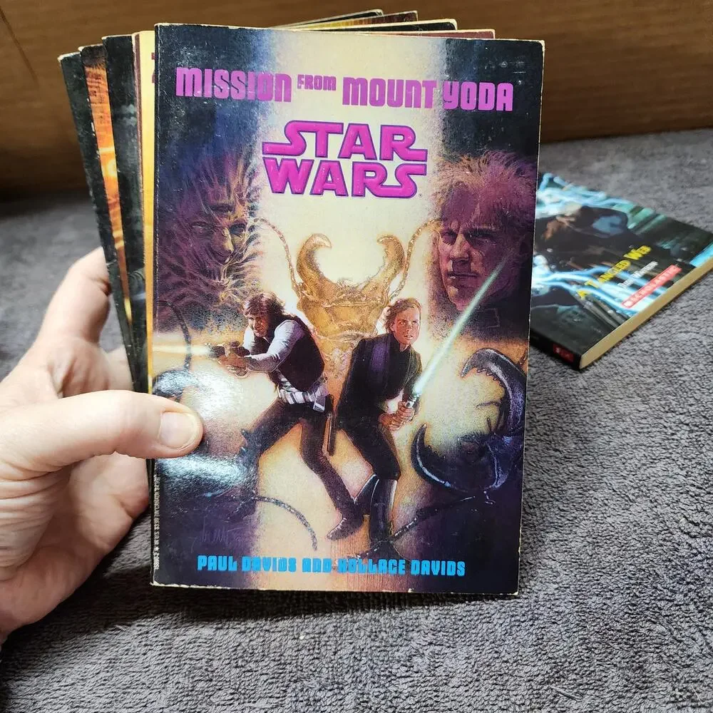 7 Various paperback Star Wars Books X